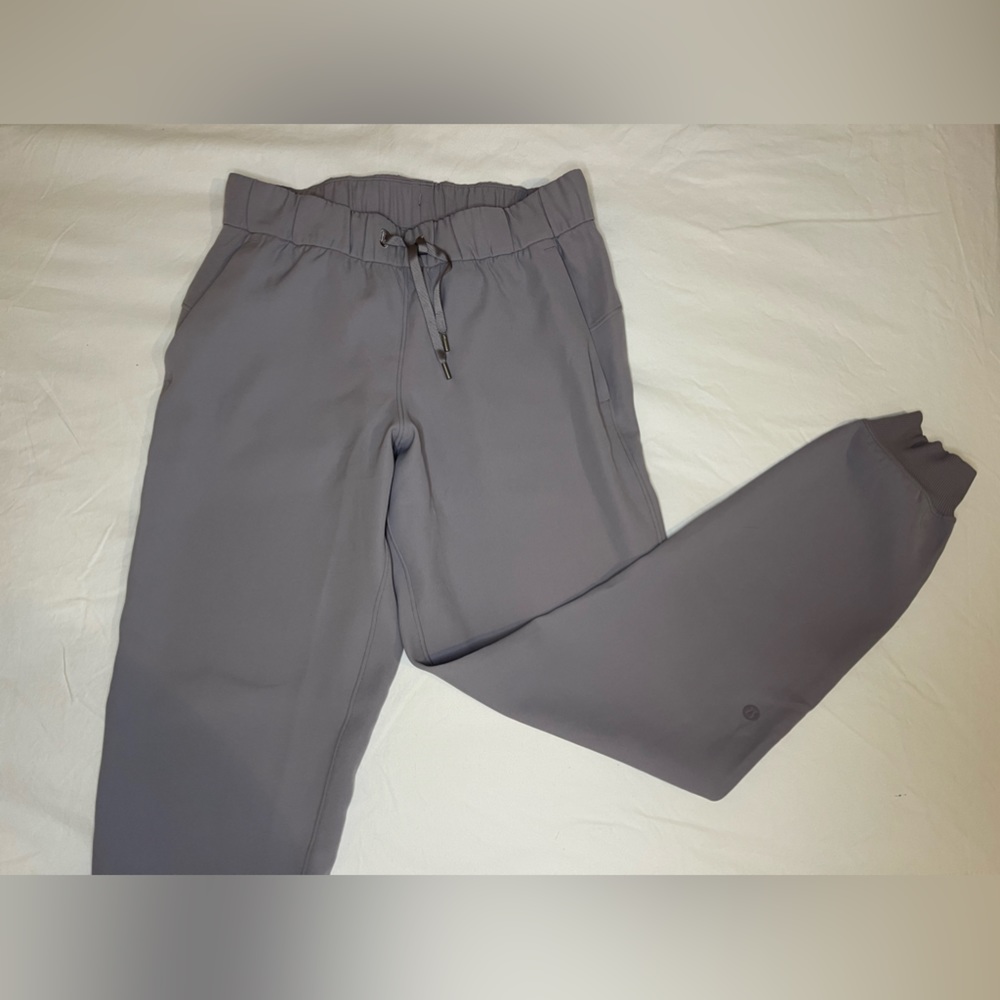Lululemon On The Fly Jogger (Woven)